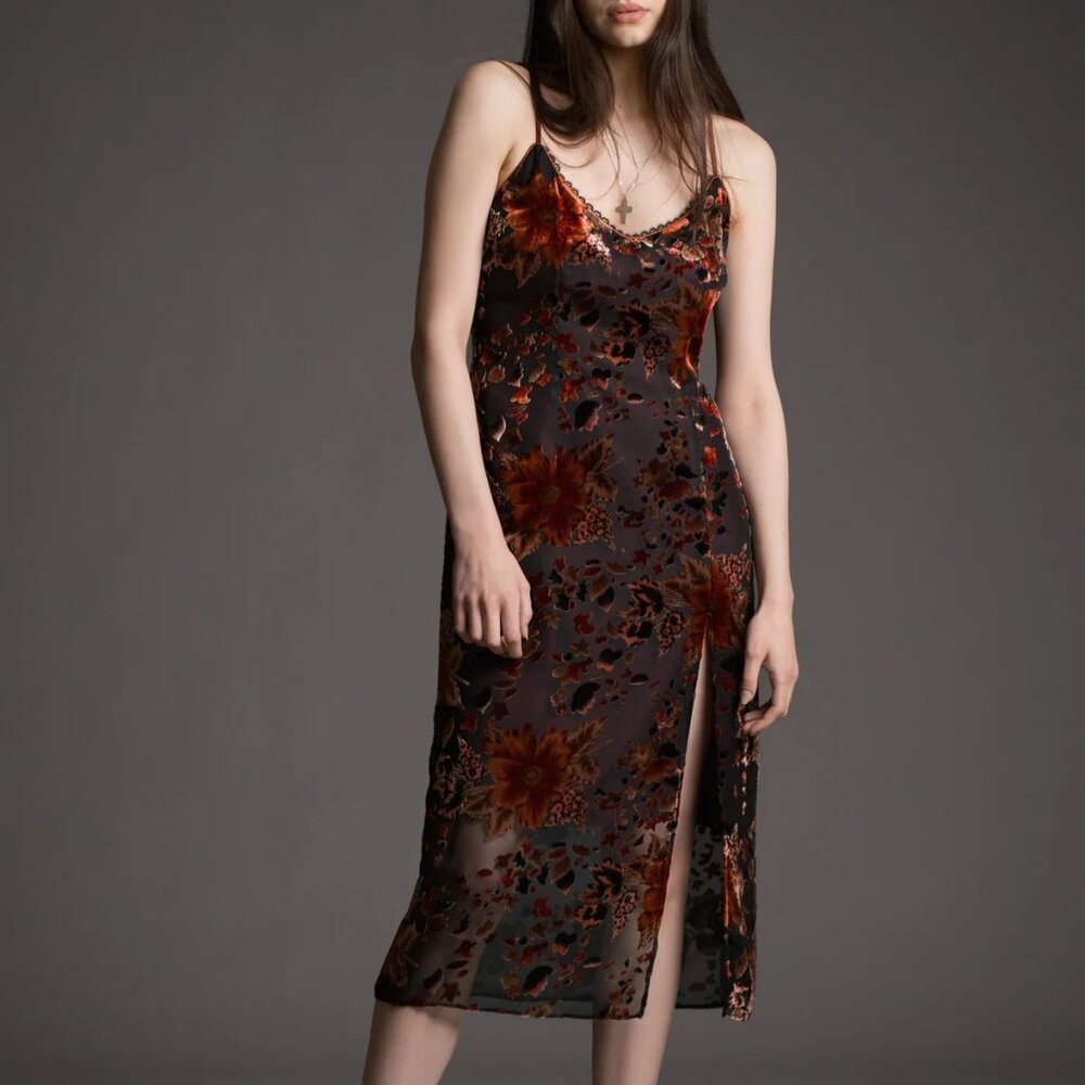 NWT Little Lies Rooms on Fire Devore Slip SOLD OUT as seen on Taylor Swift